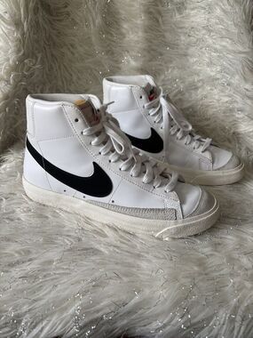 Nike Blazer Mid '77 CZ1055-100 High Top Sneakers women’s White Black Size US 8.5